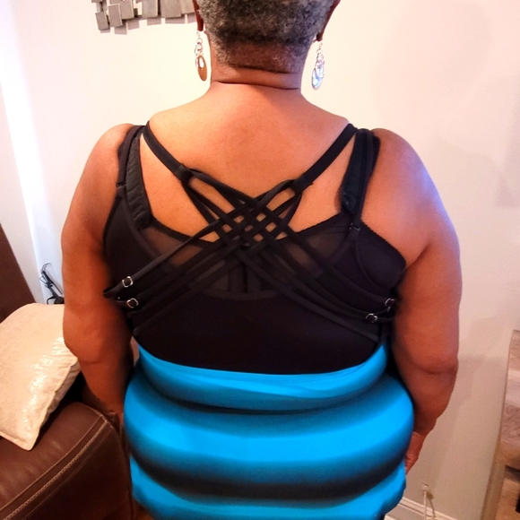 NWOT/ Plus Size Swimwear/ Top - Picture 2 of 8